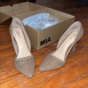 Mia Ciana Rhinestone Pointed Toe d'Orsay Pump - size 6M LIKE NEW